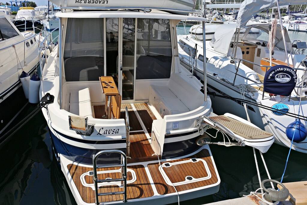 Motorboot Adria 1002 Vektor Lavsa