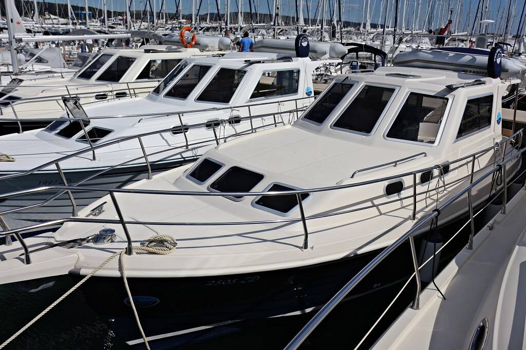 Motorboot Adria 1002 Vektor Lavsa