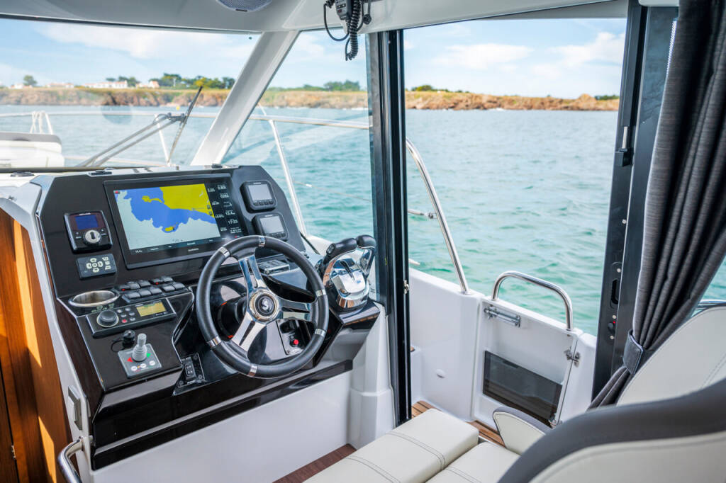 Motor boat Antares 11 OB No Name