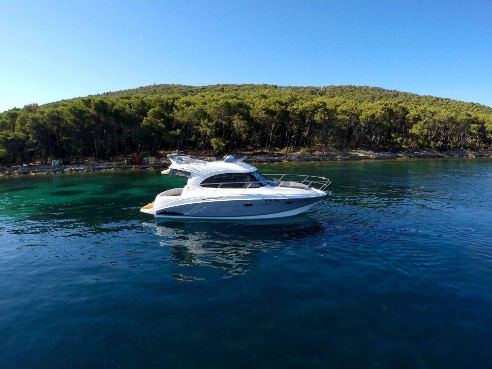 Motorboot Antares 30 Lumar