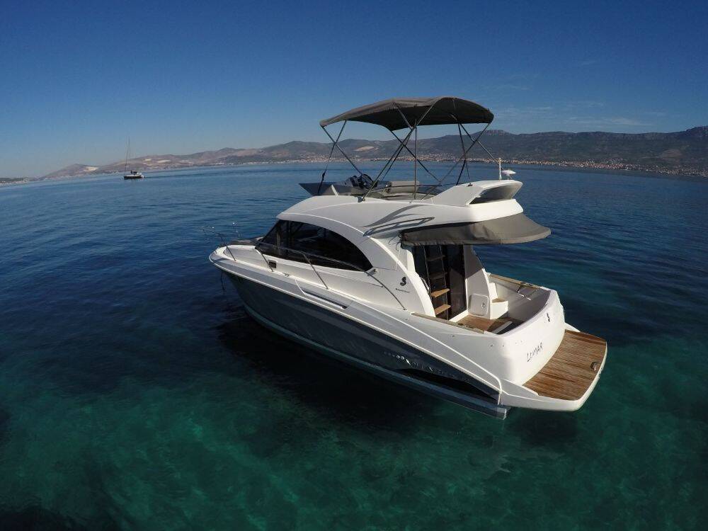 Motorboot Antares 30 Lumar