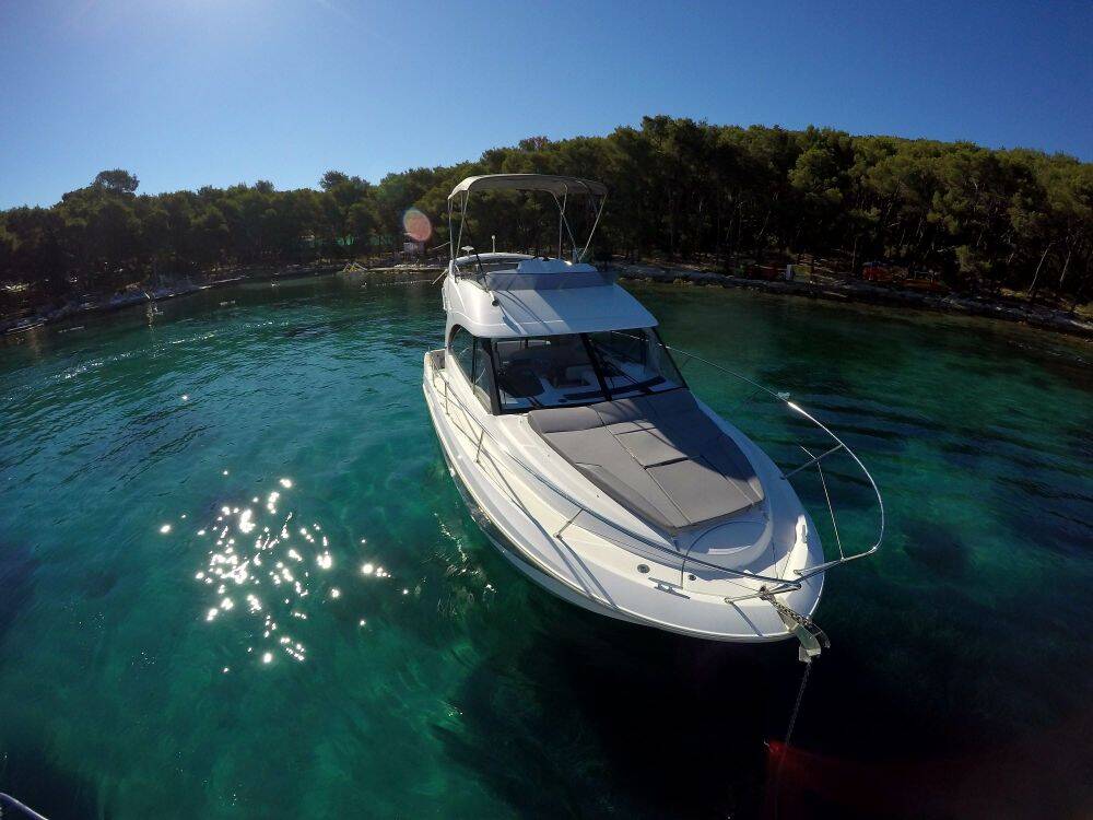Motorboot Antares 30 Lumar