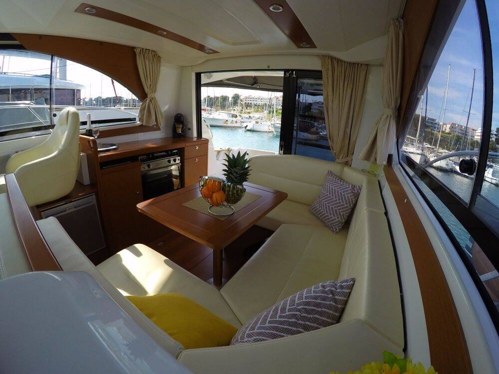 Motorboot Antares 30 Lumar