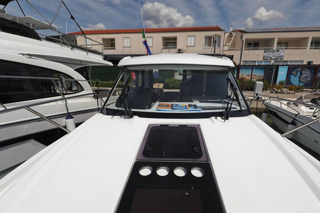 Motorboot Antares 9 OB Aurora
