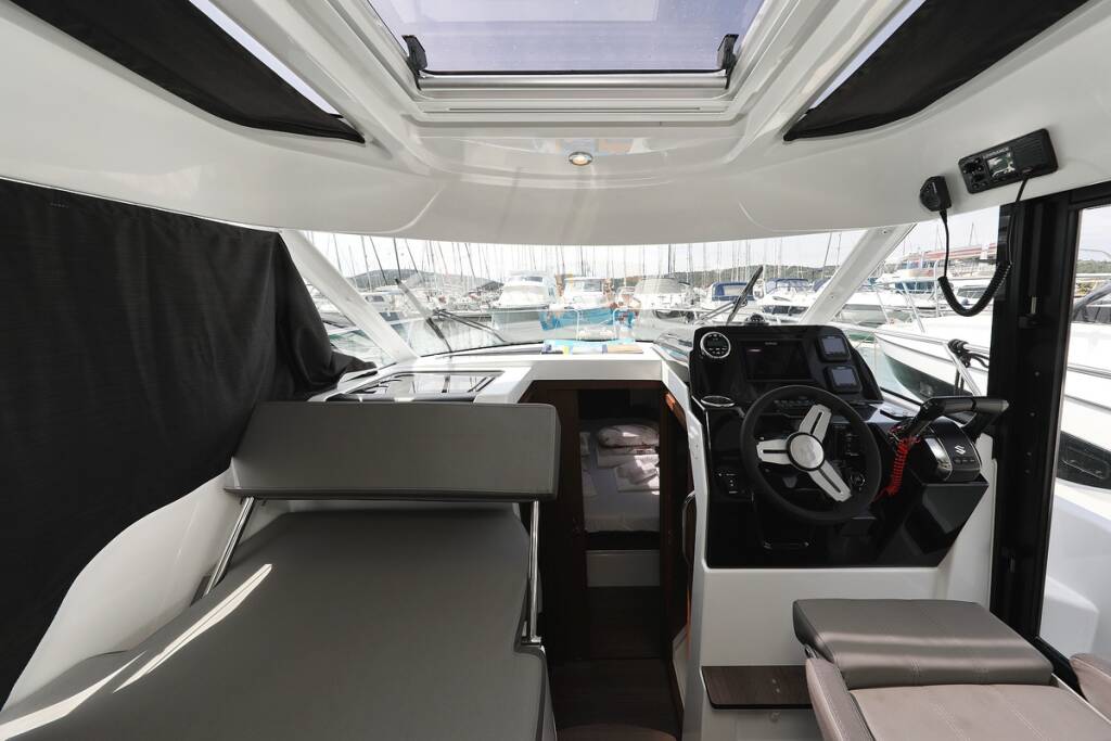 Motorboot Antares 9 OB Aurora