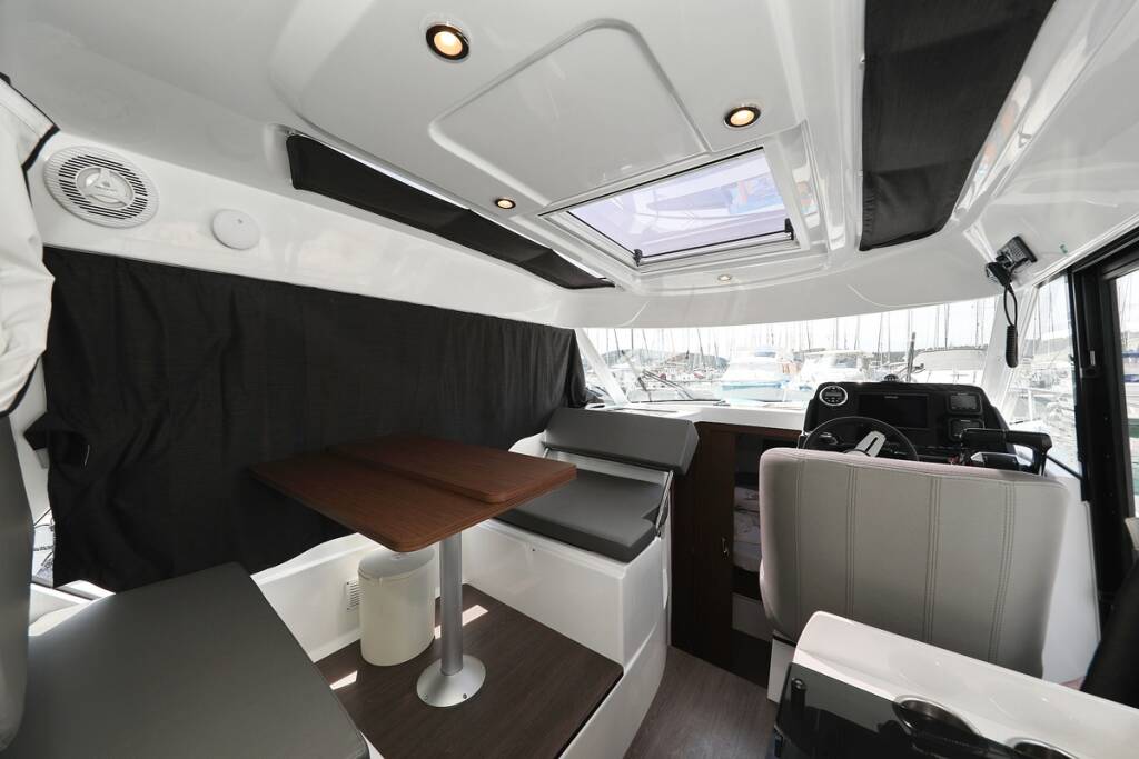 Motorboot Antares 9 OB Aurora