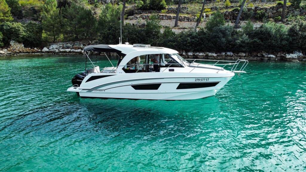 Motorboot Antares 9 OB Arya