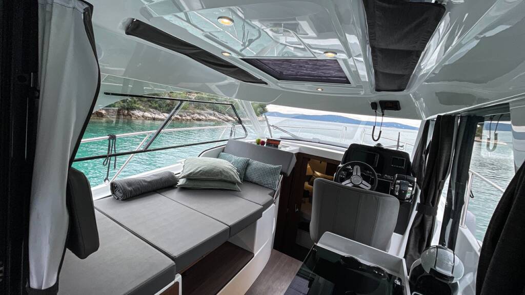 Motorboot Antares 9 OB Arya
