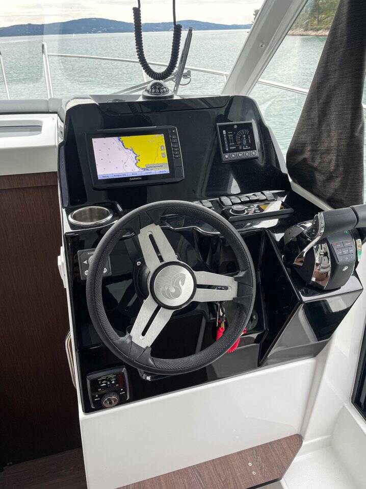 Motorboot Antares 9 OB Arya