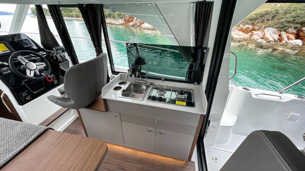 Motorboot Antares 9 OB Arya
