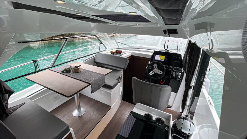 Motorboot Antares 9 OB Arya