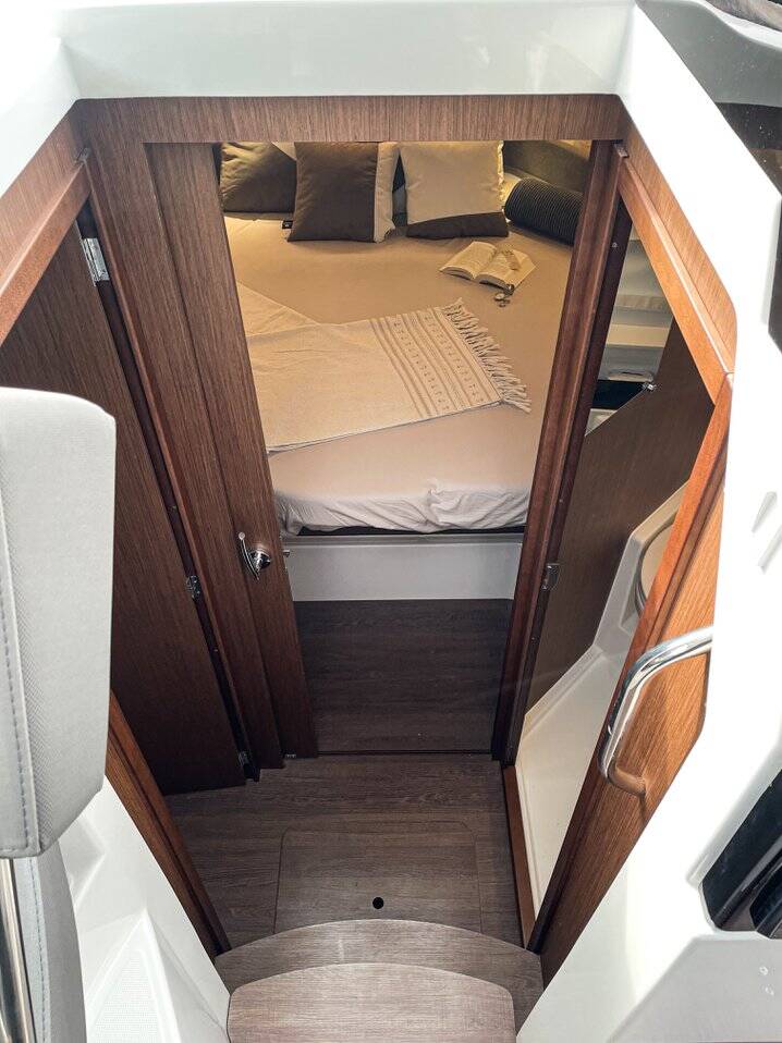 Motorboot Antares 9 OB Arya