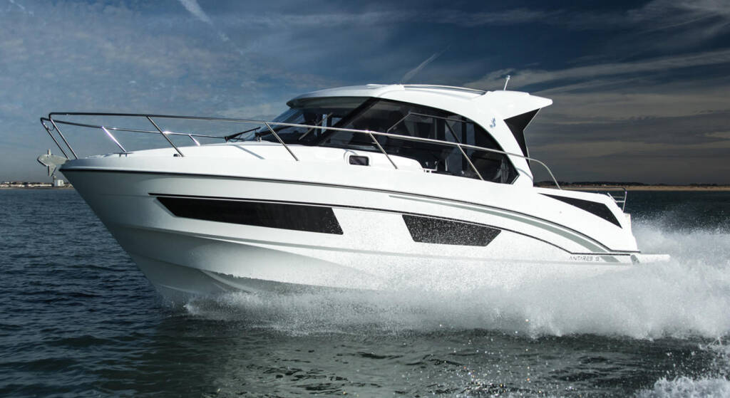 Motorboot Antares 9 OB Escape