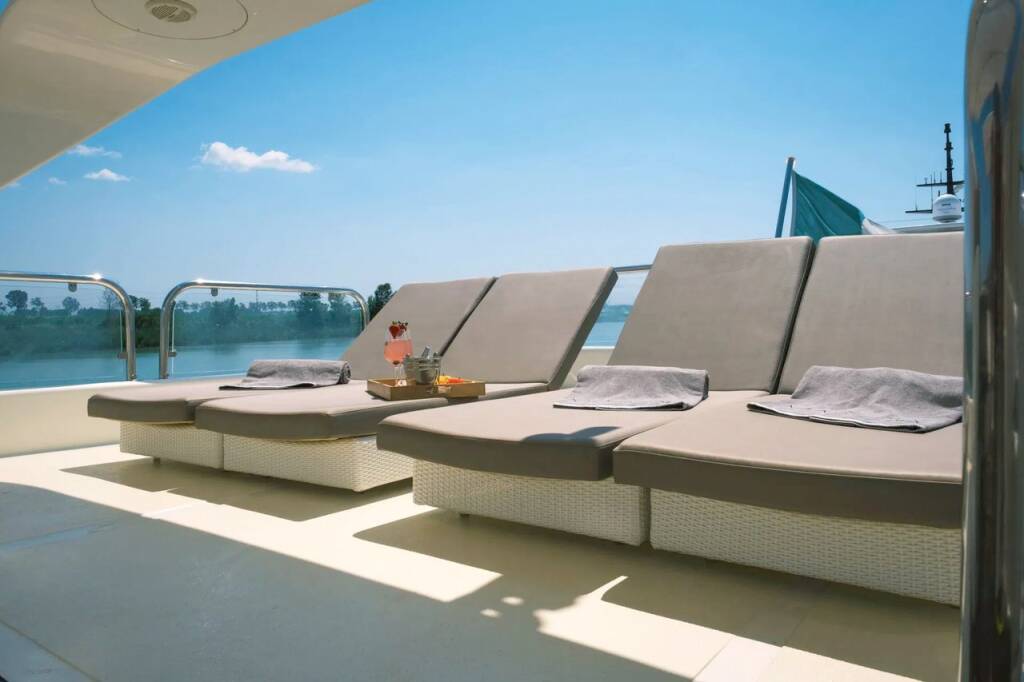 Astondoa 82 GLX Magic Six