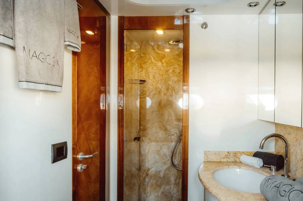 Astondoa 82 GLX Magic Six