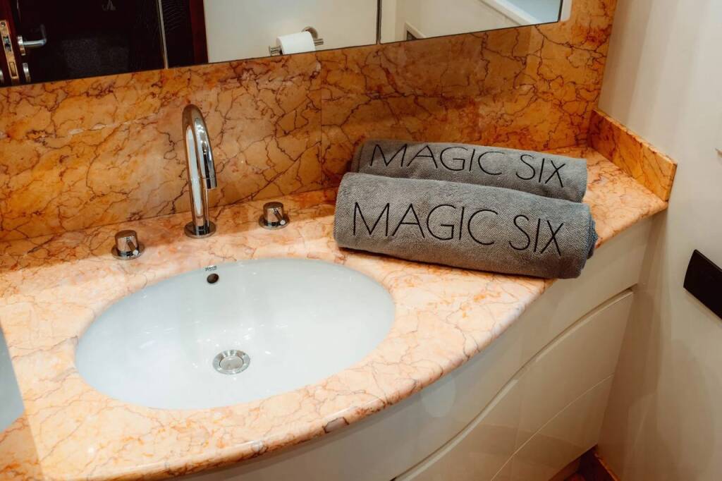 Astondoa 82 GLX Magic Six