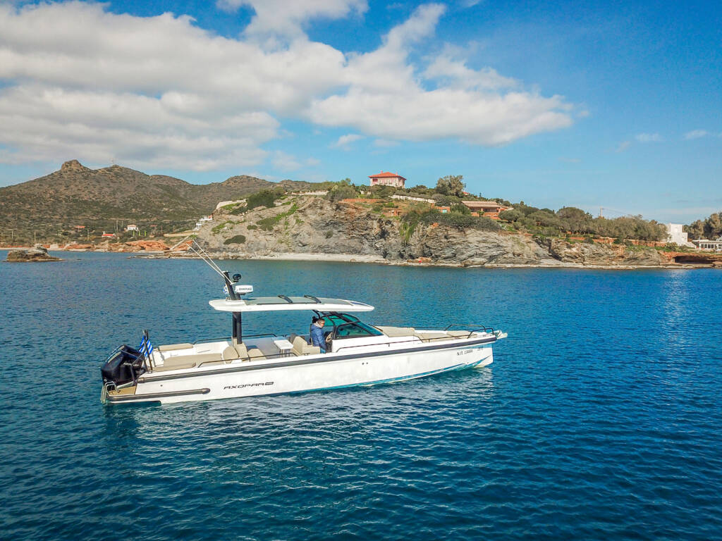 Motorboot Axopar 37 Sun Top Zeus
