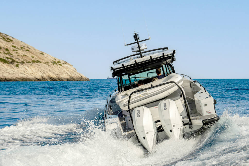 Motorboot Axopar 37 Sun Top Enigma