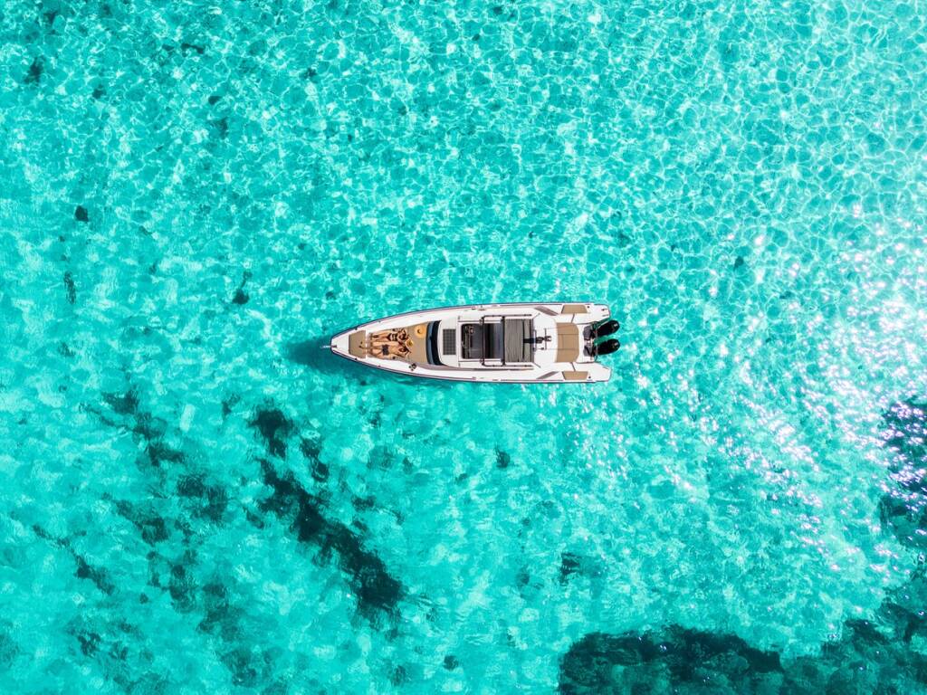 Axopar 37 Sun Top Axopar 37