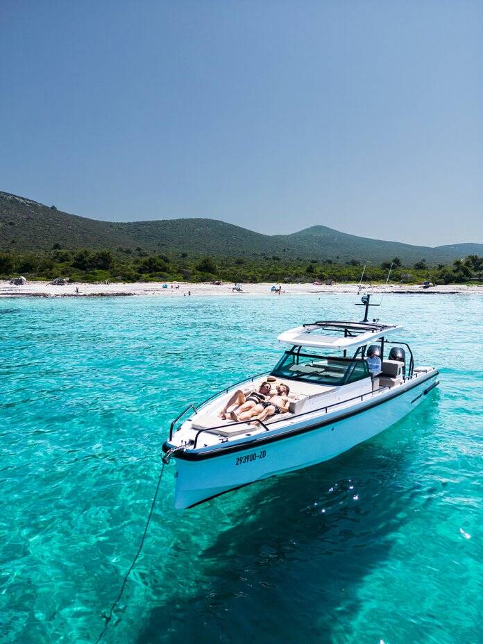 Axopar 37 Sun Top Axopar 37