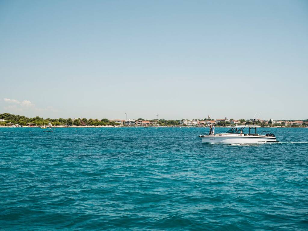 Axopar 37 Sun Top Axopar 37