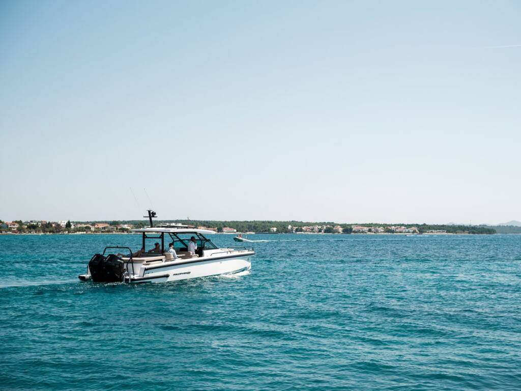 Axopar 37 Sun Top Axopar 37