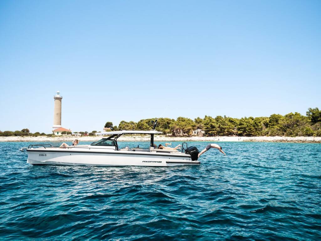 Axopar 37 Sun Top Axopar 37