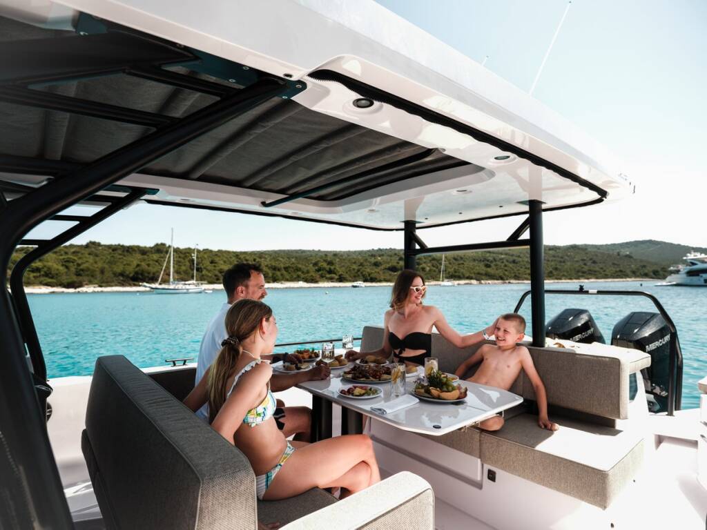 Axopar 37 Sun Top Axopar 37