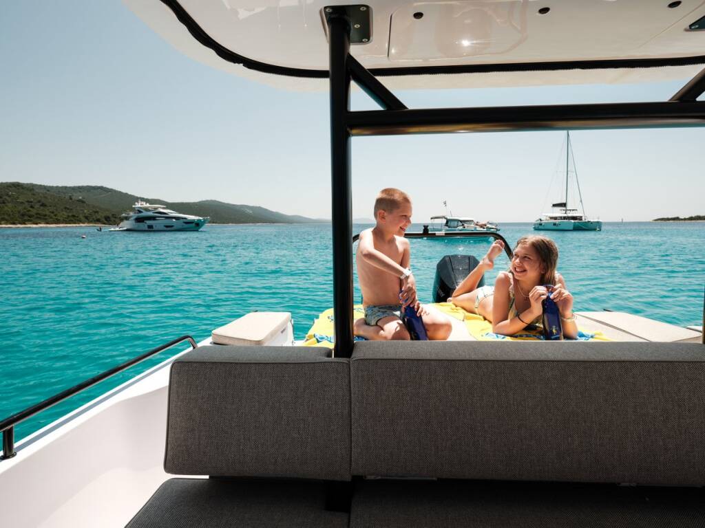 Axopar 37 Sun Top Axopar 37