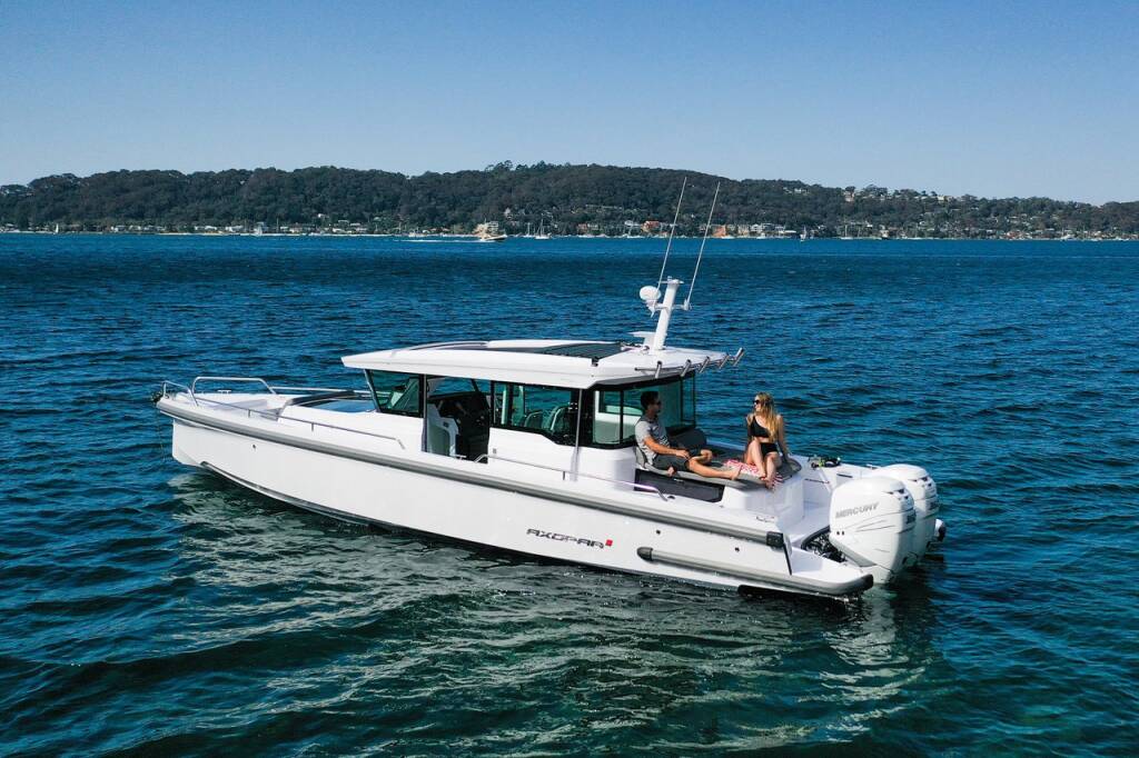 Motorboot Axopar 37 XC Cross Cabin 