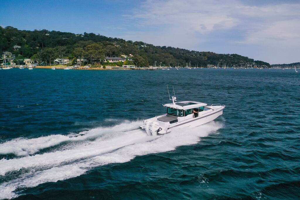 Motorboot Axopar 37 XC Cross Cabin 