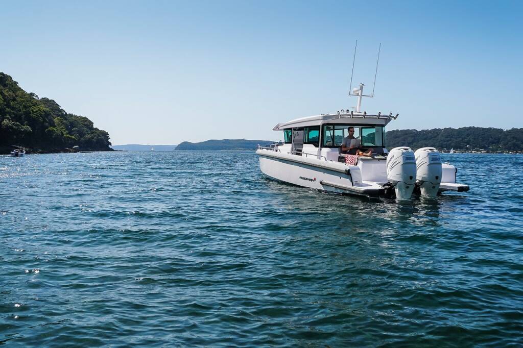 Motorboot Axopar 37 XC Cross Cabin 