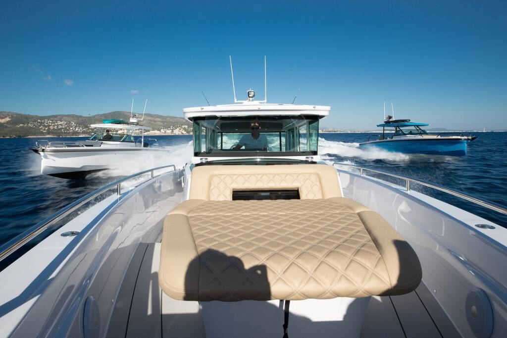 Motorboot Axopar 37 XC Cross Cabin 