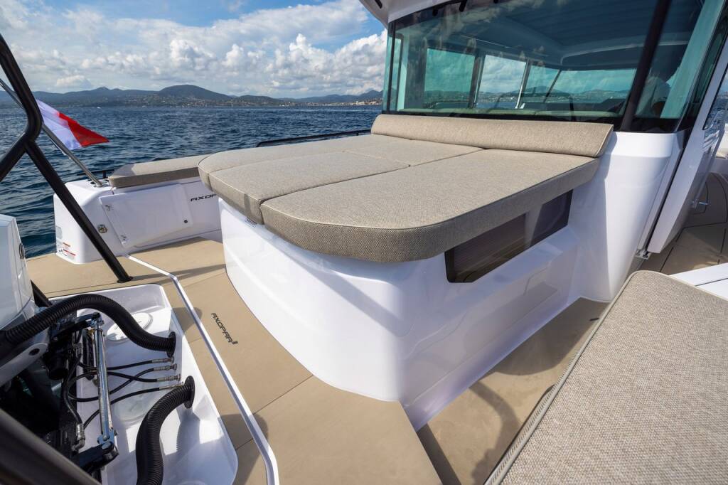 Motorboot Axopar 37 XC Cross Cabin 