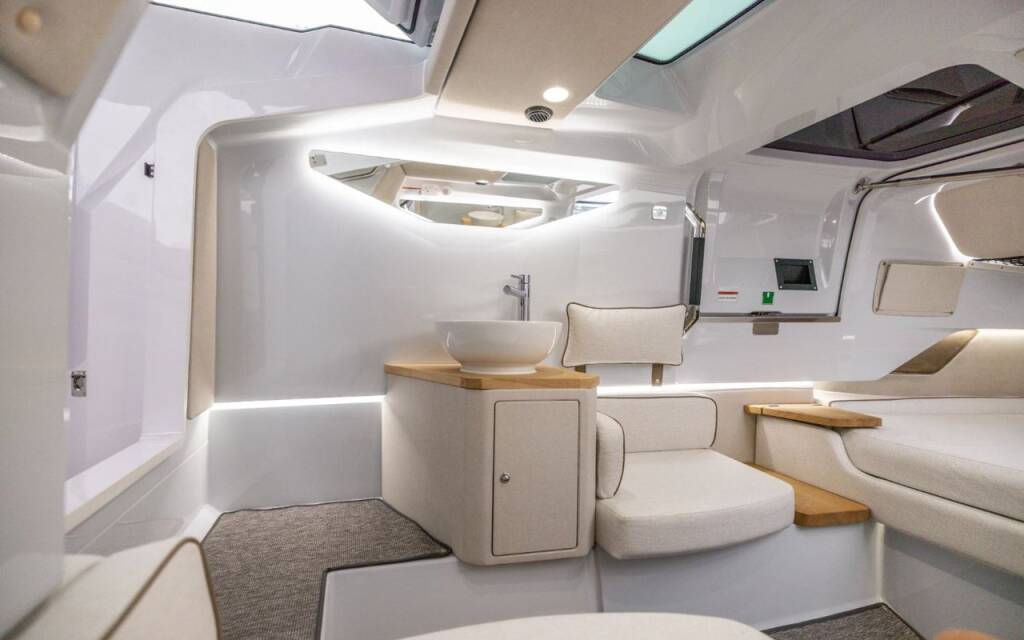 Motorboot Axopar 37 XC Cross Cabin 