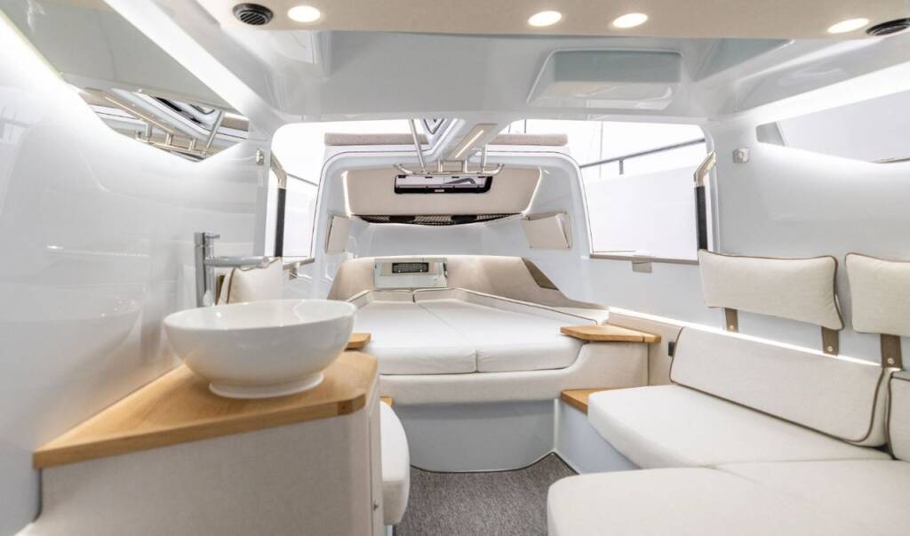Motorboot Axopar 37 XC Cross Cabin 