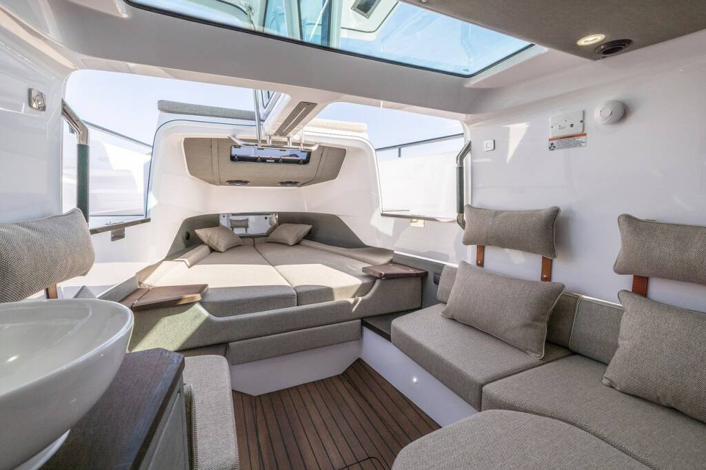 Motorboot Axopar 37 XC Cross Cabin 