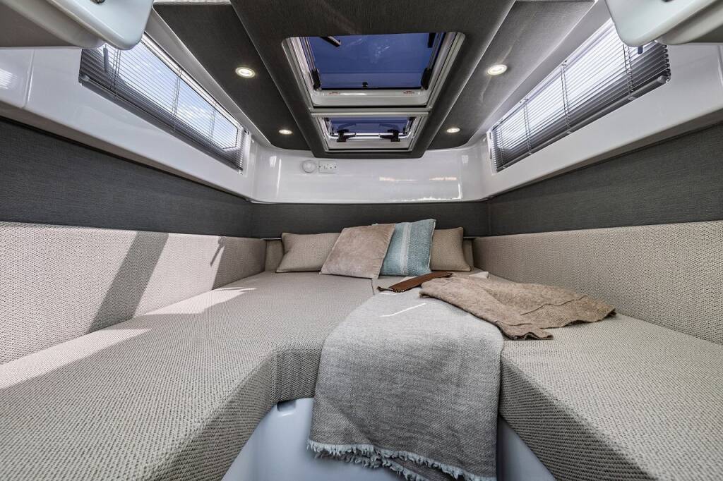 Motorboot Axopar 37 XC Cross Cabin 