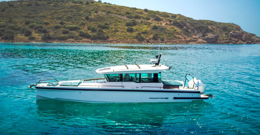 Motorboot Axopar 37 XC Cross Cabin 