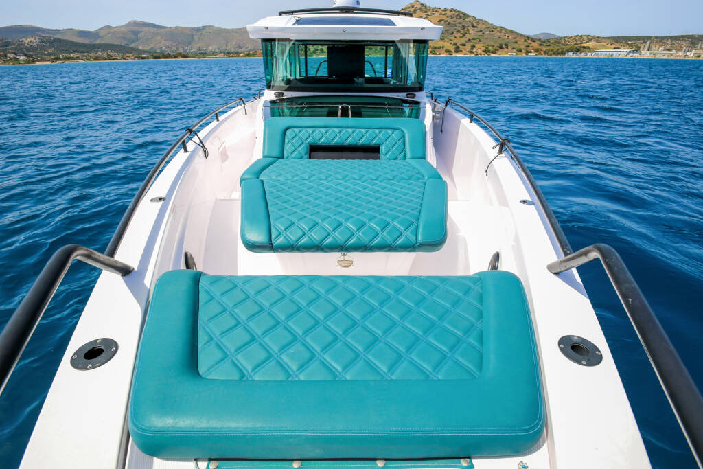 Motorboot Axopar 37 XC Cross Cabin 