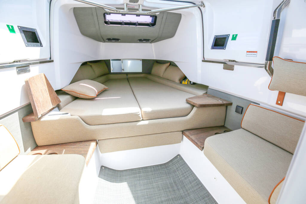 Motorboot Axopar 37 XC Cross Cabin 