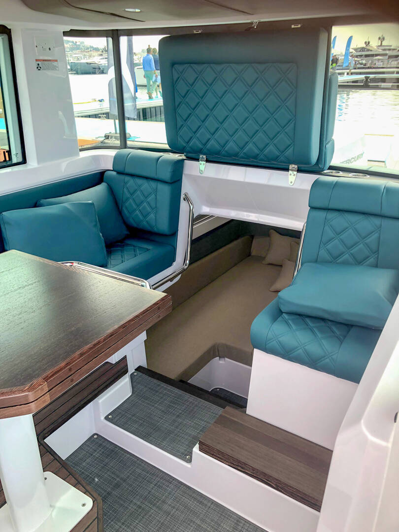 Motorboot Axopar 37 XC Cross Cabin 