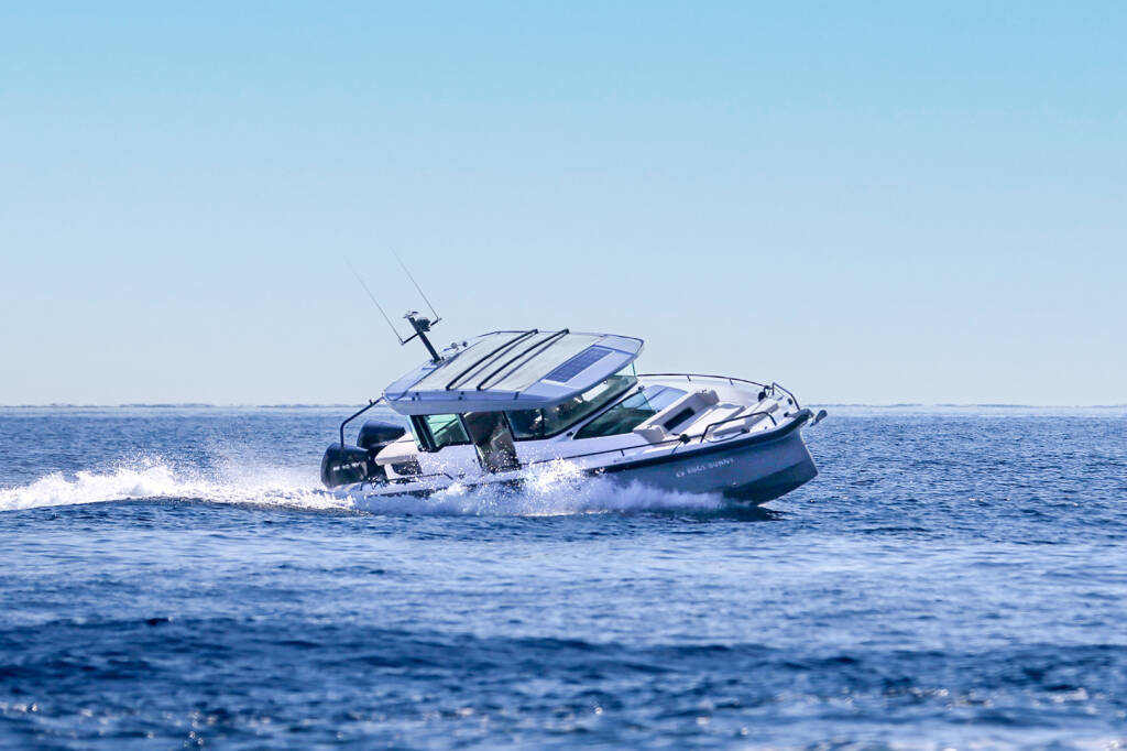 Motor boat Axopar 37 XC Cross Cabin 