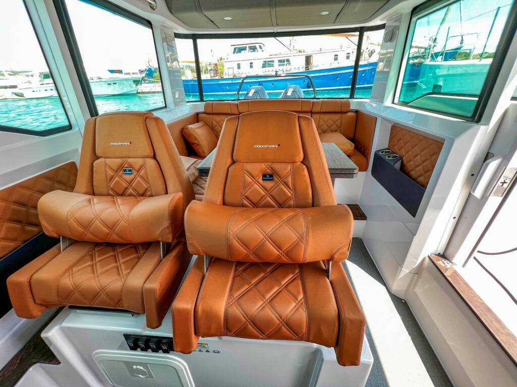 Motorboot Axopar 37 XC Cross Cabin Kaizen