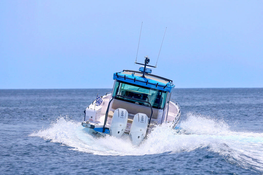 Motorboot Axopar 37 XC Cross Cabin Vida