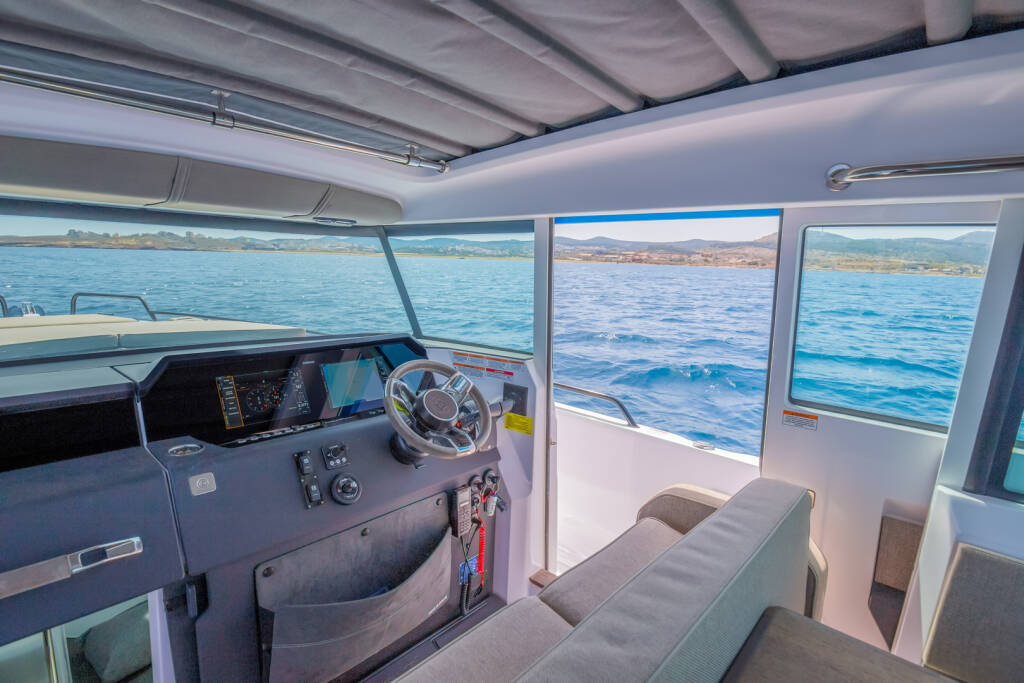 Motorboot Axopar 37 XC Cross Cabin Vida