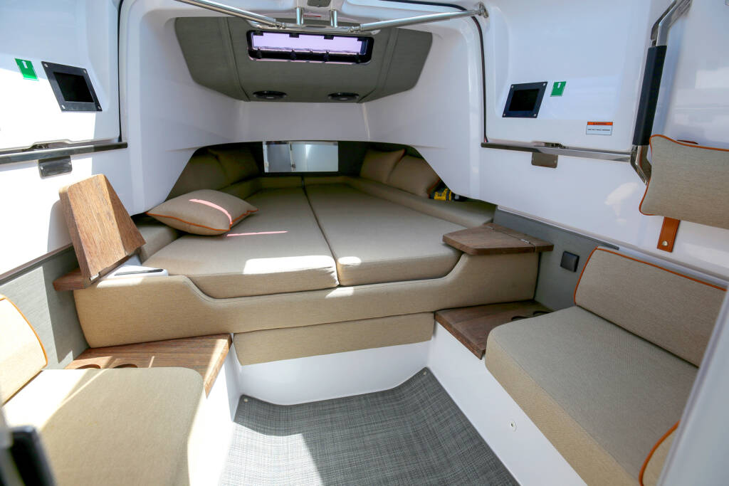 Motorboot Axopar 37 XC Cross Cabin Vida