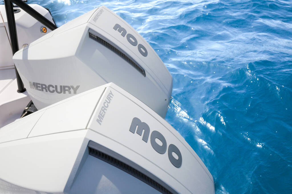 Motorboot Axopar 37 XC Cross Cabin Vida
