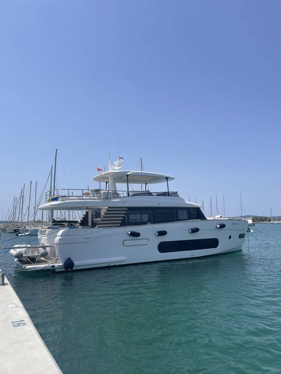 Motor yacht Azimut Magellano 66 Moon light