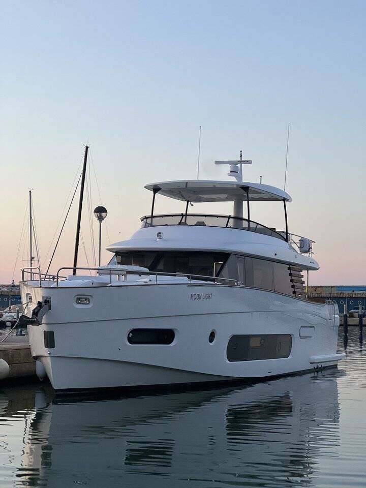 Motor yacht Azimut Magellano 66 Moon light